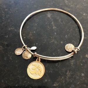Om Alex + Ani